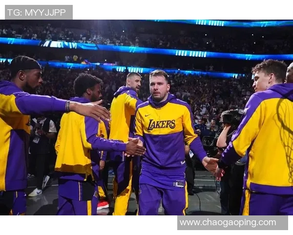 湖人热火激战颁奖盛典回顾球星荣耀与团队精神的完美结合