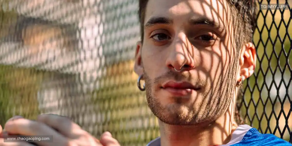 📱弹幕互动，一起狂欢！🏈 体育直播，让孤单不复存在！